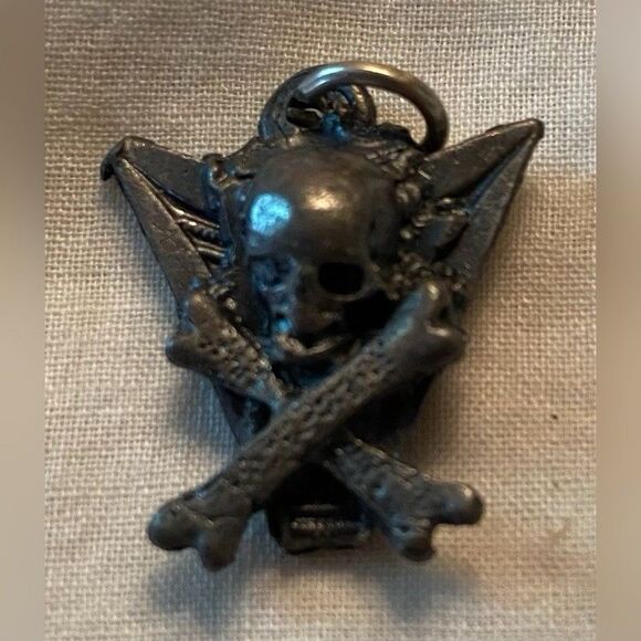 Skull And Crossbones Pendant Silver Tone 3/4” Pirate Goth - Picture 1 of 3